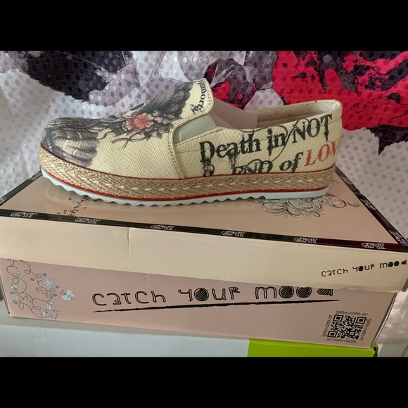 Shoes - Picture 2 of 3